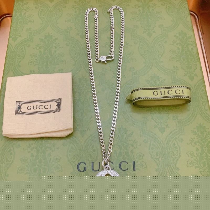 G*u*i necklaces